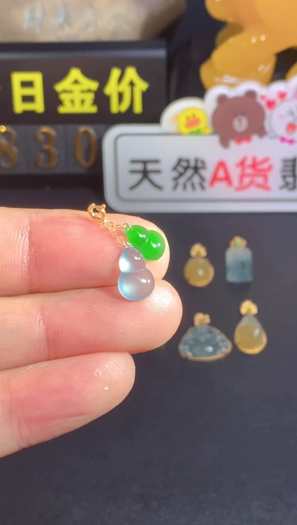 颈饰18K金镶嵌翡翠