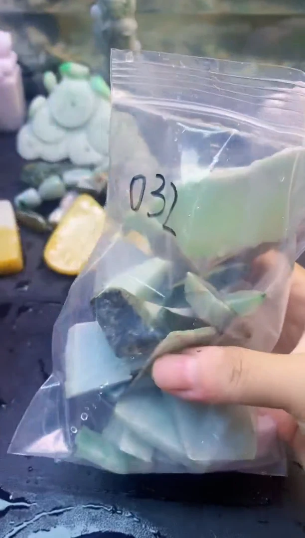 翡翠挂件未镶嵌天然翡翠032