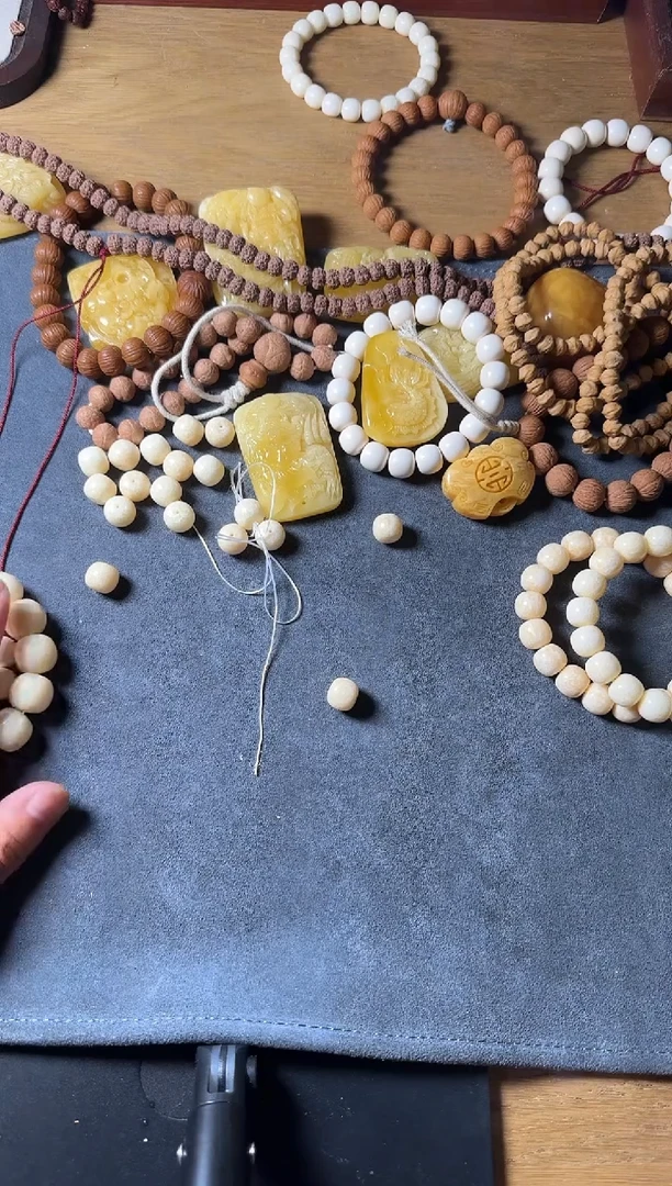 菩提根/象牙果把件神秘白色满花单颗