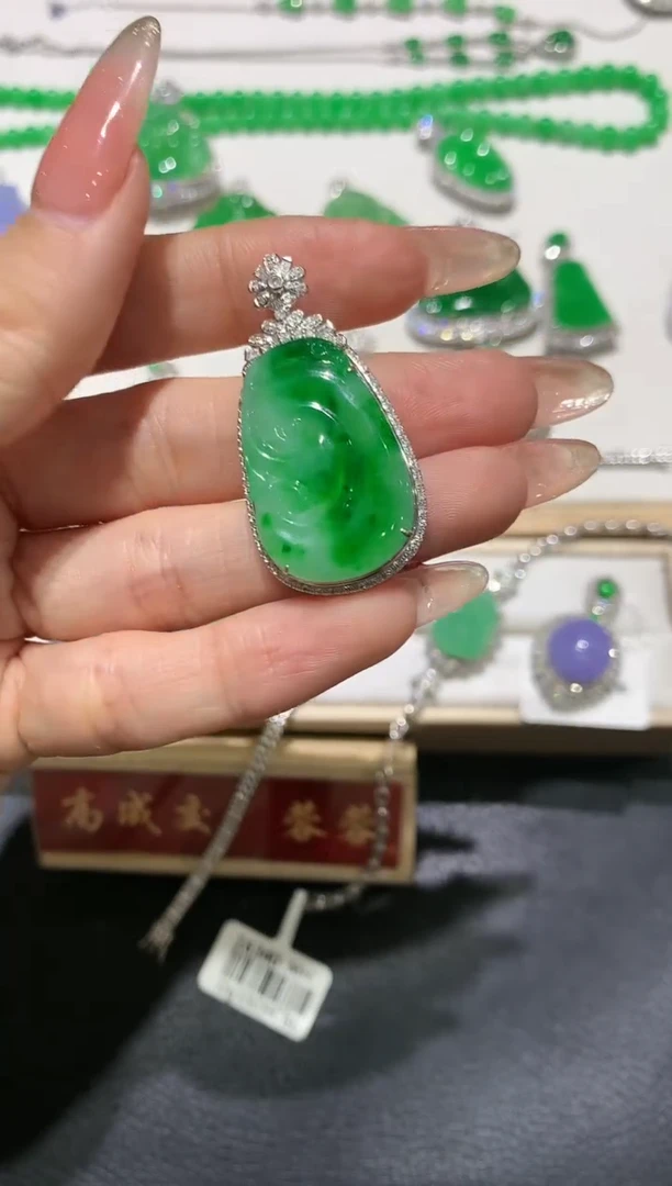 【闪购商品】翡翠吊坠(不含链)18K金镶嵌团购5