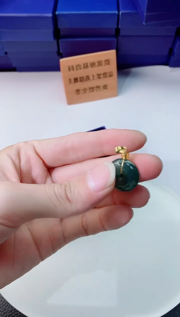 翡翠未镶嵌颈饰1