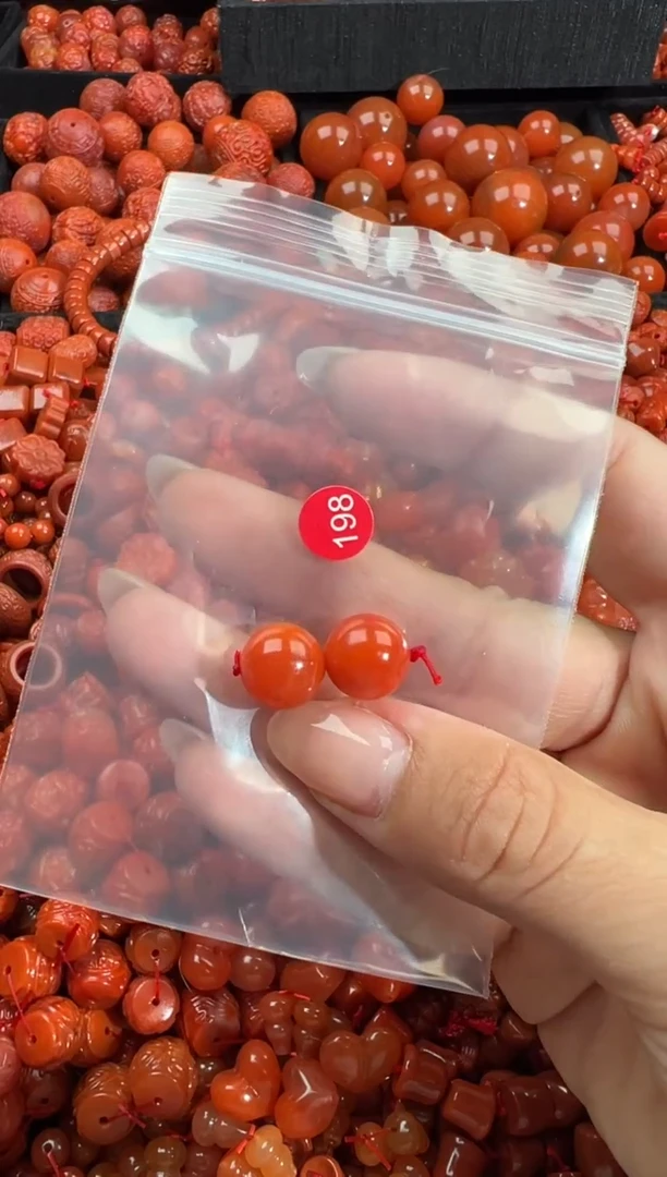 南红玛瑙未镶嵌颈饰1