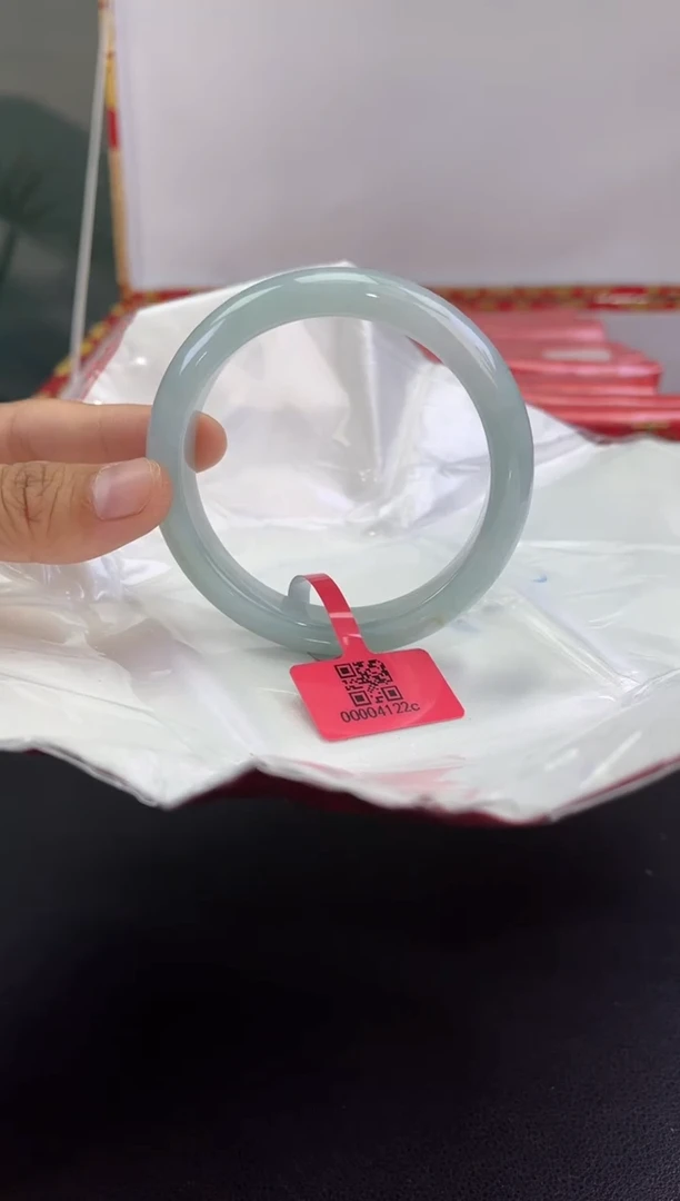 翡翠手镯未镶嵌翡翠手镯7