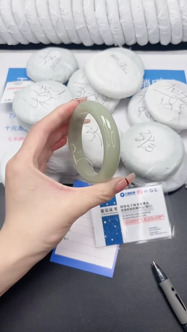 未镶嵌手镯石英质玉65-57.7DK