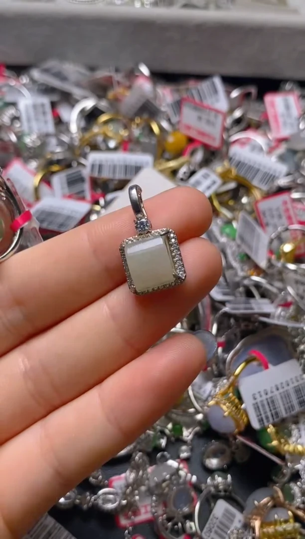 银S925镶嵌戒指翡翠百内无证书