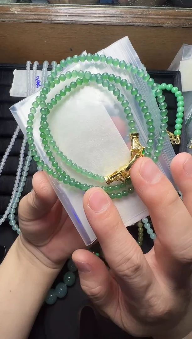 未镶嵌定制翡翠卡4 缅甸天然翡翠A货