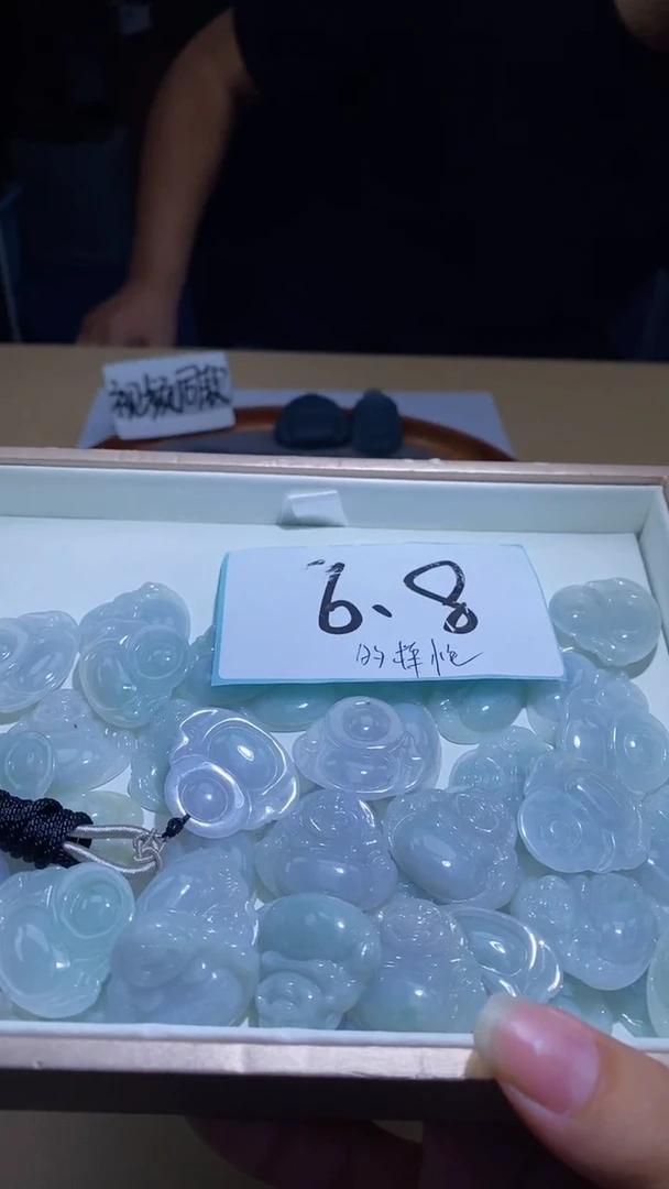 颈饰未镶嵌翡翠小*哥挂件多样性发一