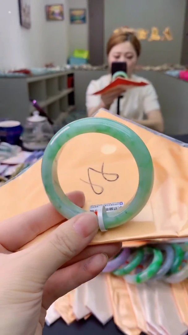 翡翠手镯未镶嵌0801236400