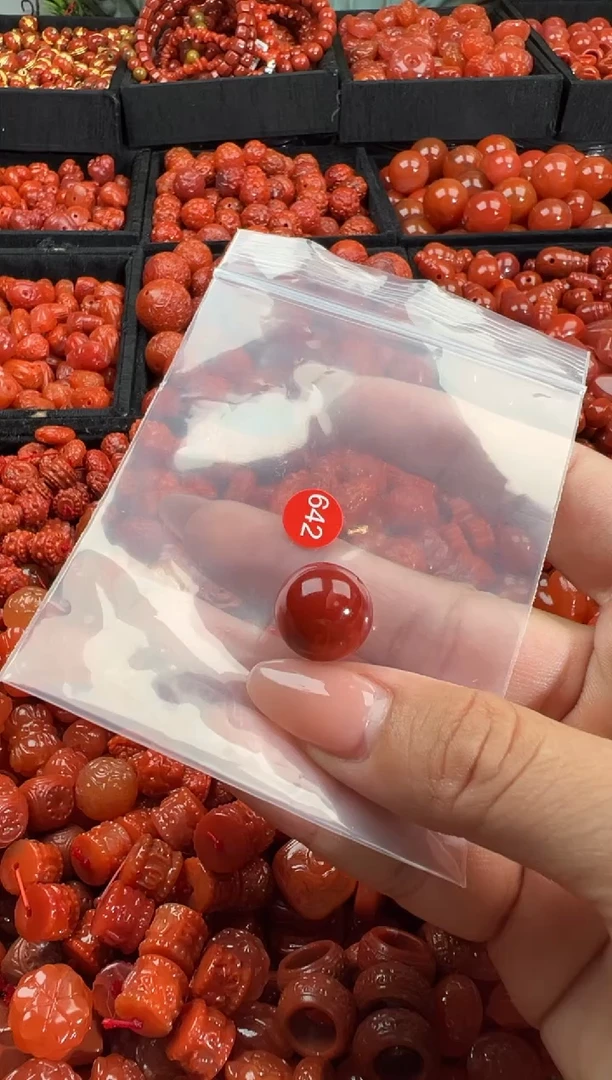 南红玛瑙未镶嵌颈饰1