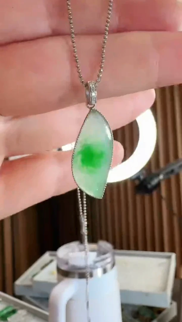 翡翠18K金镶嵌吊坠(不含链)吊坠