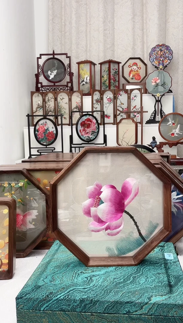 扇子苏绣作品手工精品摆台