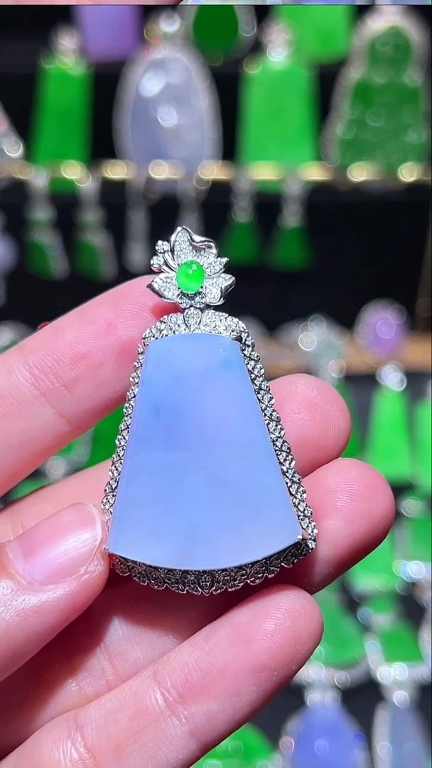 18K金镶嵌挂件翡翠吊坠