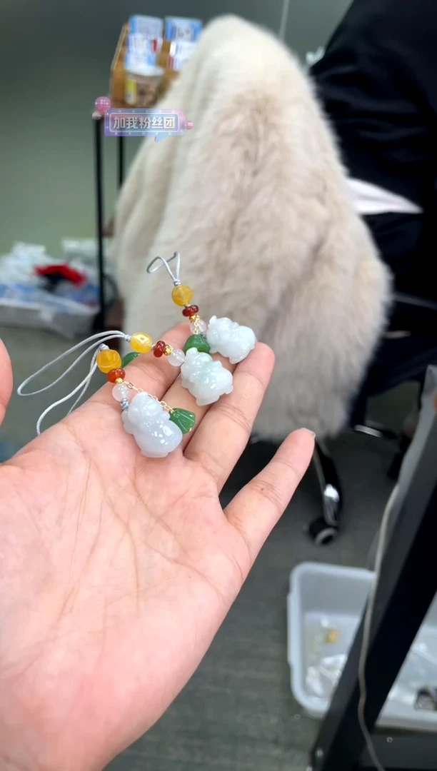 【闪购商品】翡翠吊坠(不含链)未镶嵌小猪多样性发货发一件