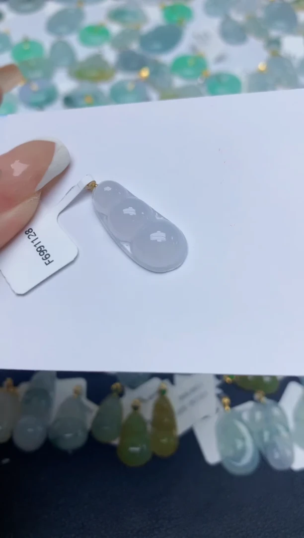 翡翠18K金镶嵌颈饰天然缅甸A货翡翠