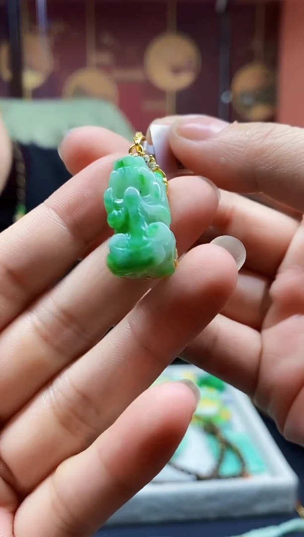 颈饰未镶嵌翡翠吊坠