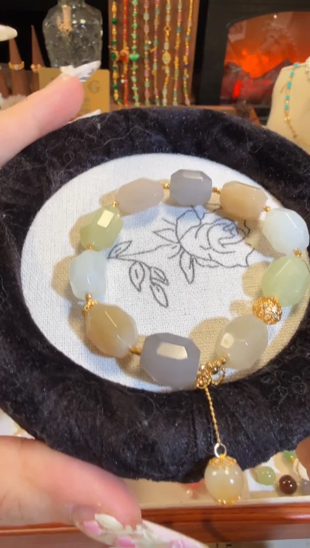 18K金镶嵌手链和田玉（糖玉）大颗粒随型多宝手串