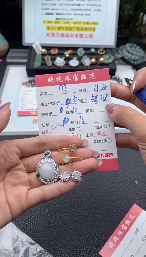 颈饰银S925镶嵌翡翠吃***苦吊坠