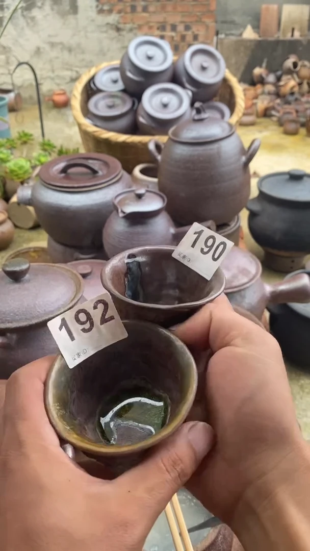 陶土劳**哥手捏杯两只 192   190
