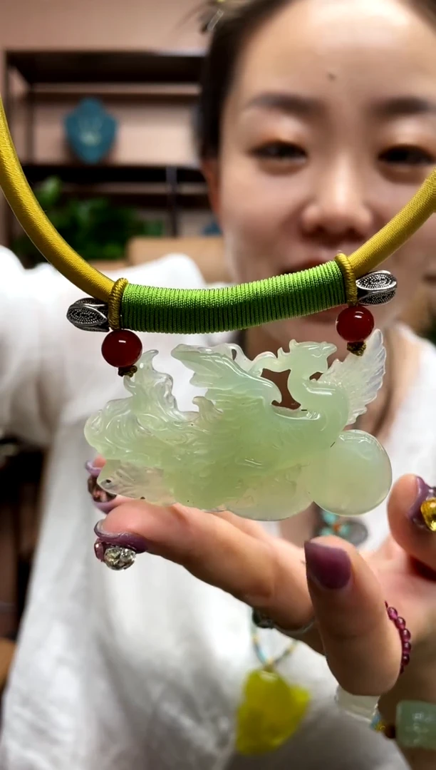 岫玉未镶嵌吊坠·