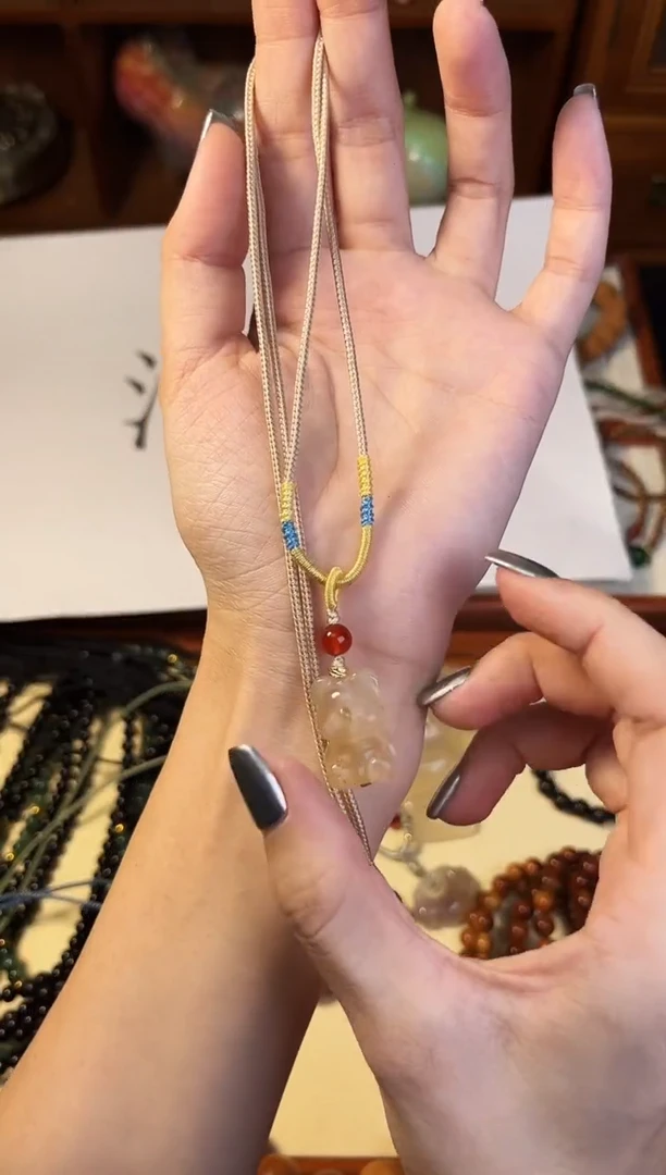 玛瑙/玉髓颈饰未镶嵌樱花玛瑙小熊脖挂