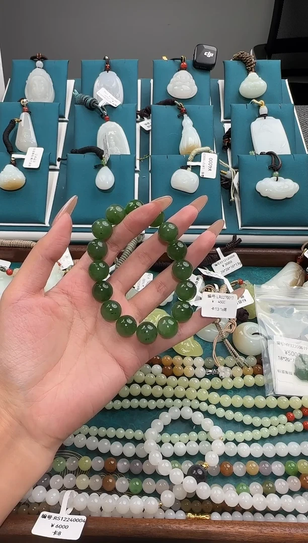 颈饰未镶嵌和田玉手串 LR