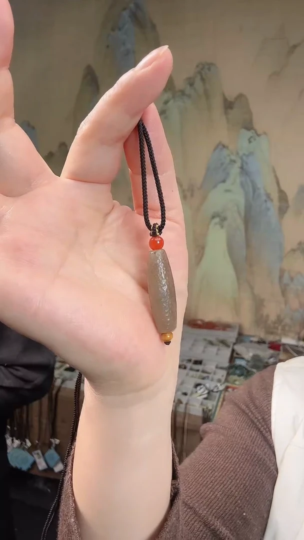 颈饰未镶嵌和田玉.