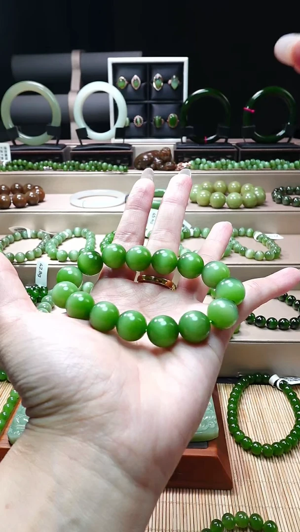 手串未镶嵌和田玉俄料碧玉浓粉绿猫眼卡13+