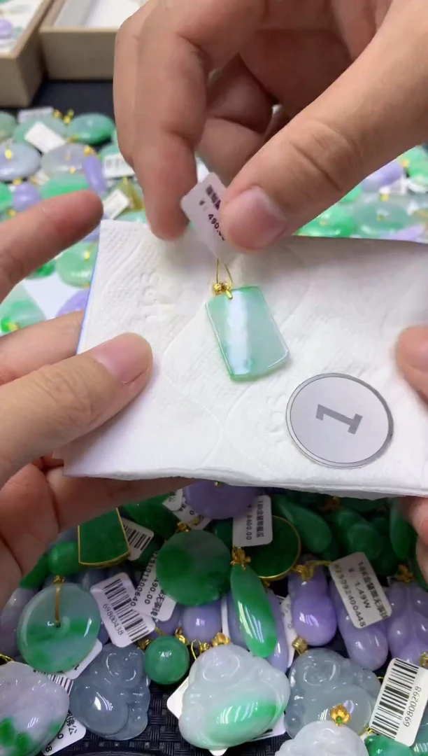 颈饰未镶嵌翡翠天然缅甸翡翠A货