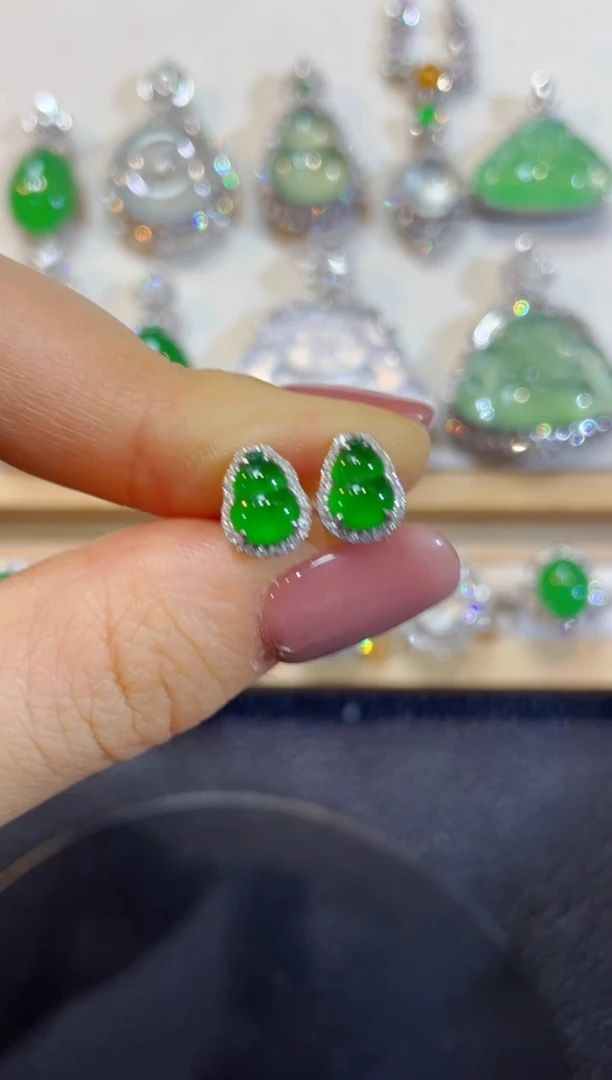 颈饰18K金镶嵌翡翠团购13