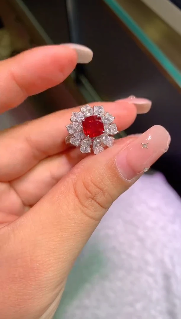 18K金镶嵌戒指红宝石2.03ct