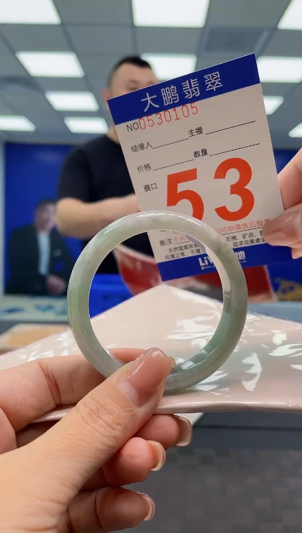 翡翠手镯未镶嵌AAAAAAAA