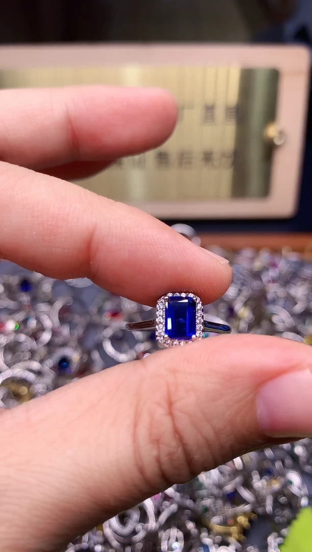 【闪购商品】蓝宝石戒指银S925镶嵌........