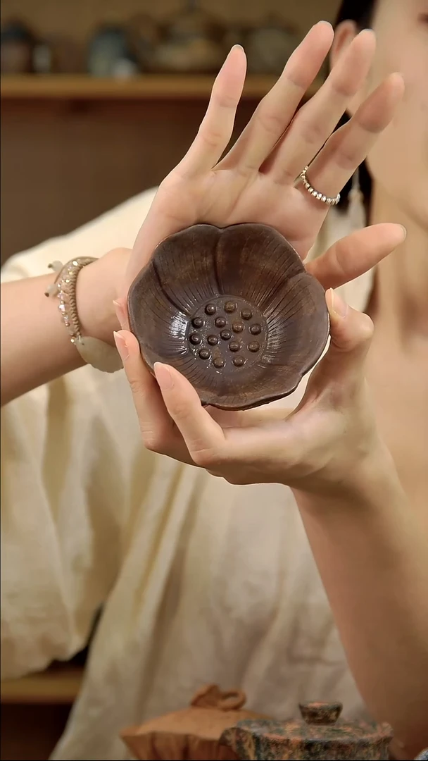 言野手作 岩矿莲花杯