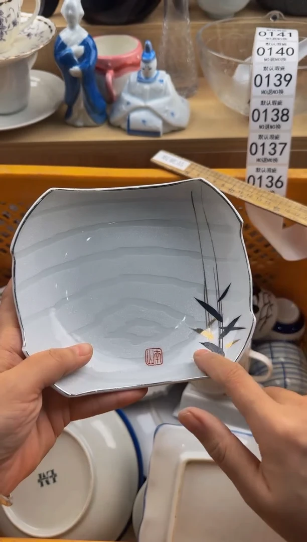 M**'136默认微瑕，满20包邮。
