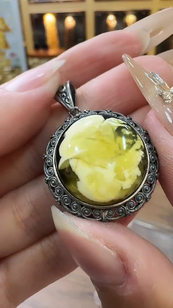 琥珀颈饰银S925镶嵌蜜蜡吊坠