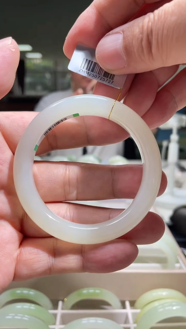 和田玉手镯未镶嵌54圈口 5727