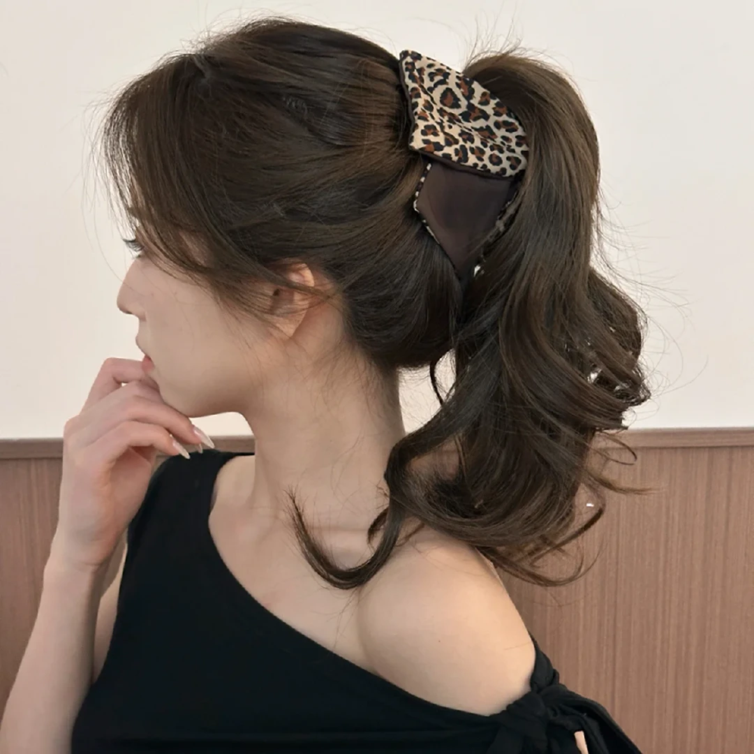 原创豹纹kt猫三角抓夹女2025新款秋冬气质后脑勺盘发鲨鱼夹子