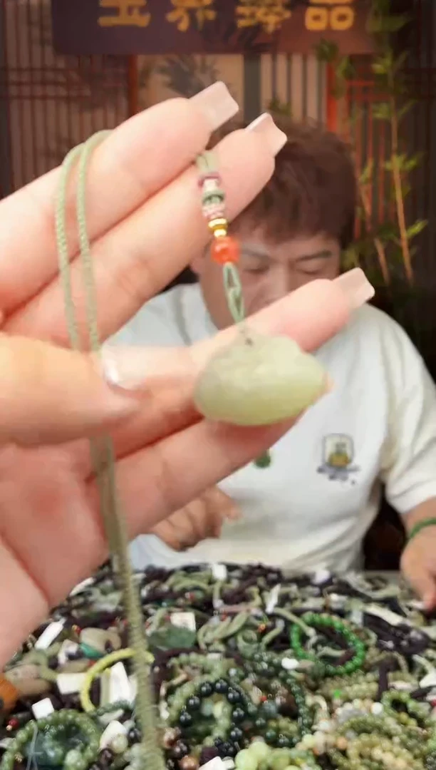 和田玉未镶嵌颈饰拍一发一