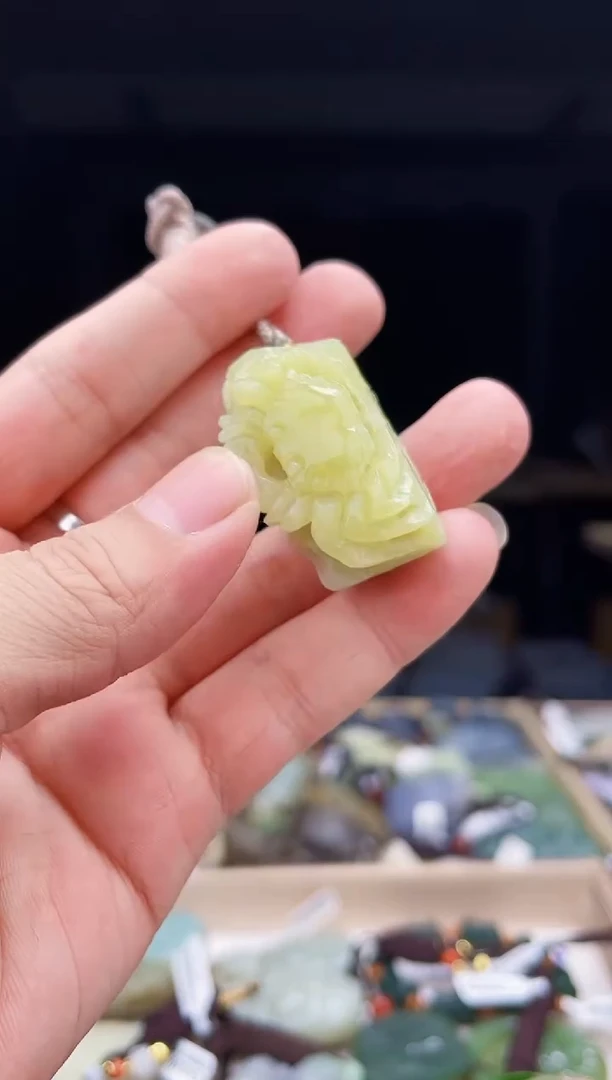 颈饰未镶嵌和田玉1