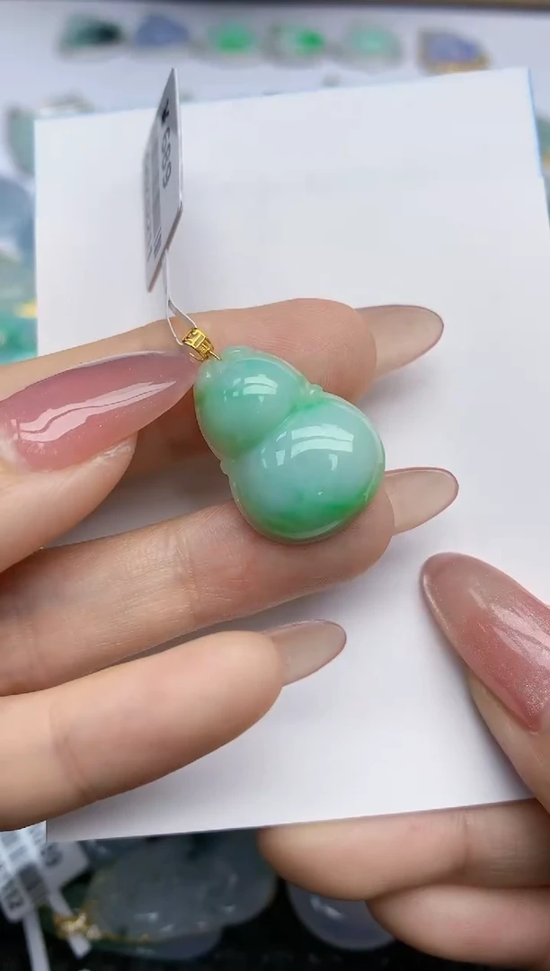 【闪购商品】翡翠挂件18K金镶嵌天然翡翠A货