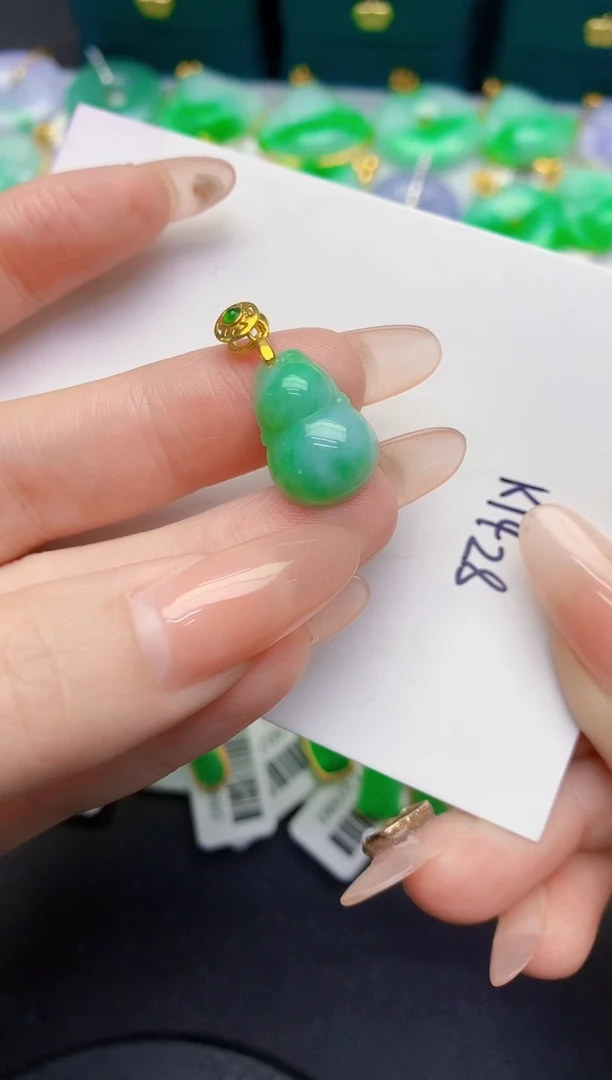 颈饰未镶嵌翡翠缅甸天然翡翠A货