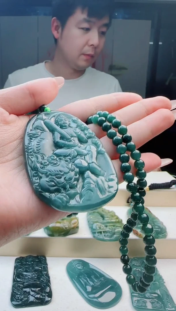 颈饰未镶嵌翡翠多样性发其中一