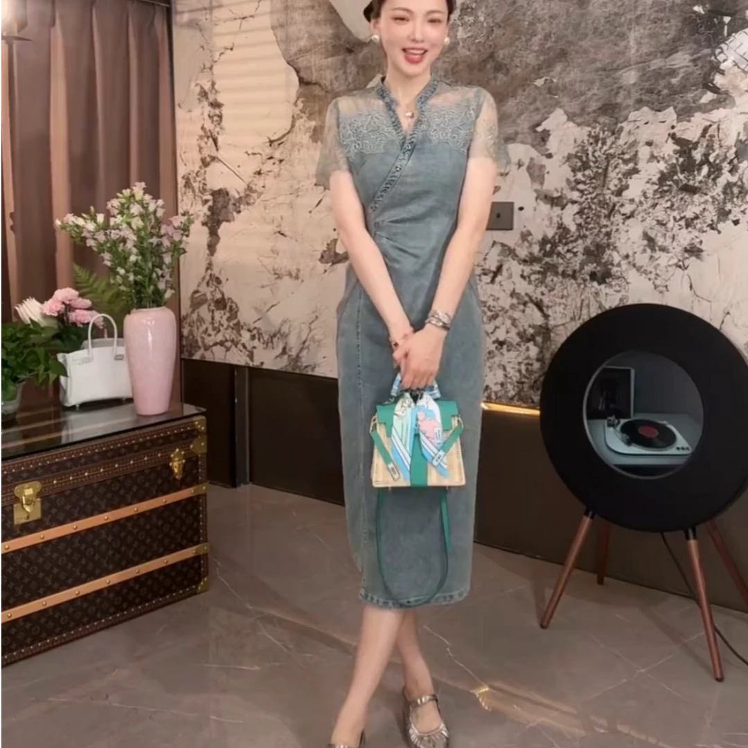 东方国风艺术蕾丝拼接牛仔连衣裙收腰设计款时尚气质中长开叉裙子