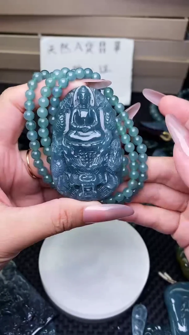 颈饰未镶嵌翡翠
