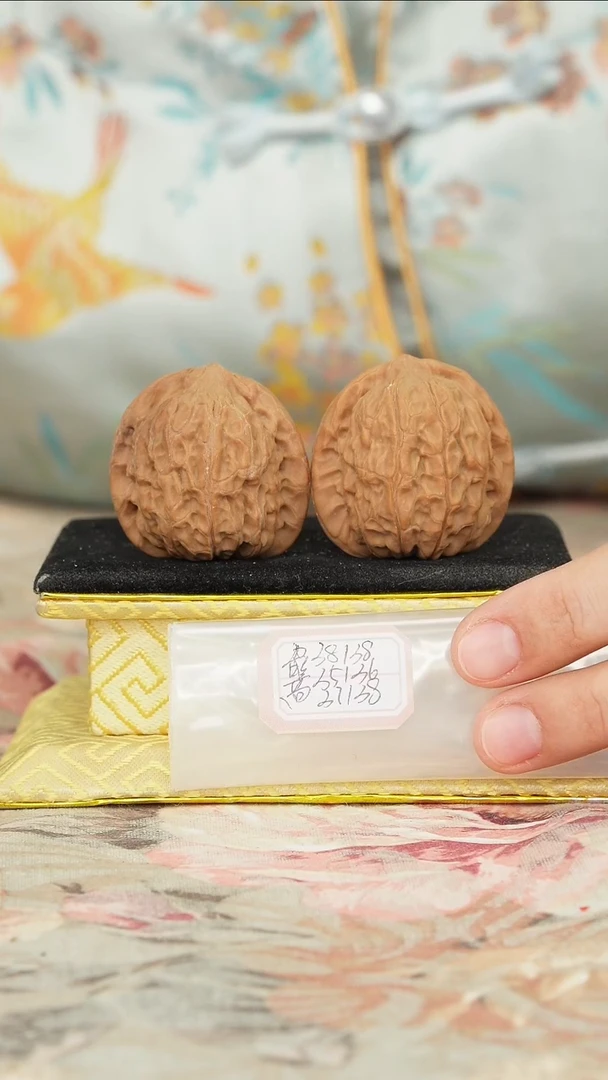 【闪购商品】文玩核桃把件非嫁接将军帽