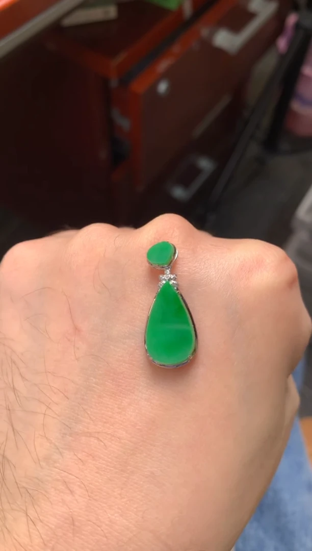 颈饰18K金镶嵌翡翠翡翠