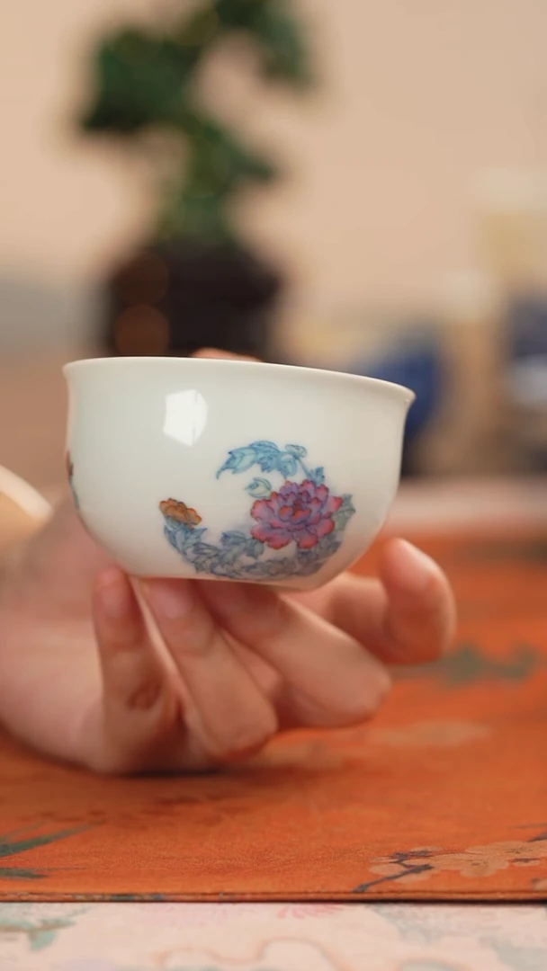 望玉斗彩四季花卉卧足缸杯