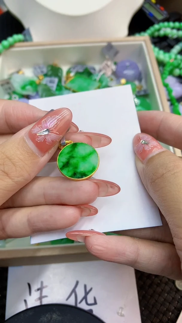 颈饰未镶嵌翡翠1