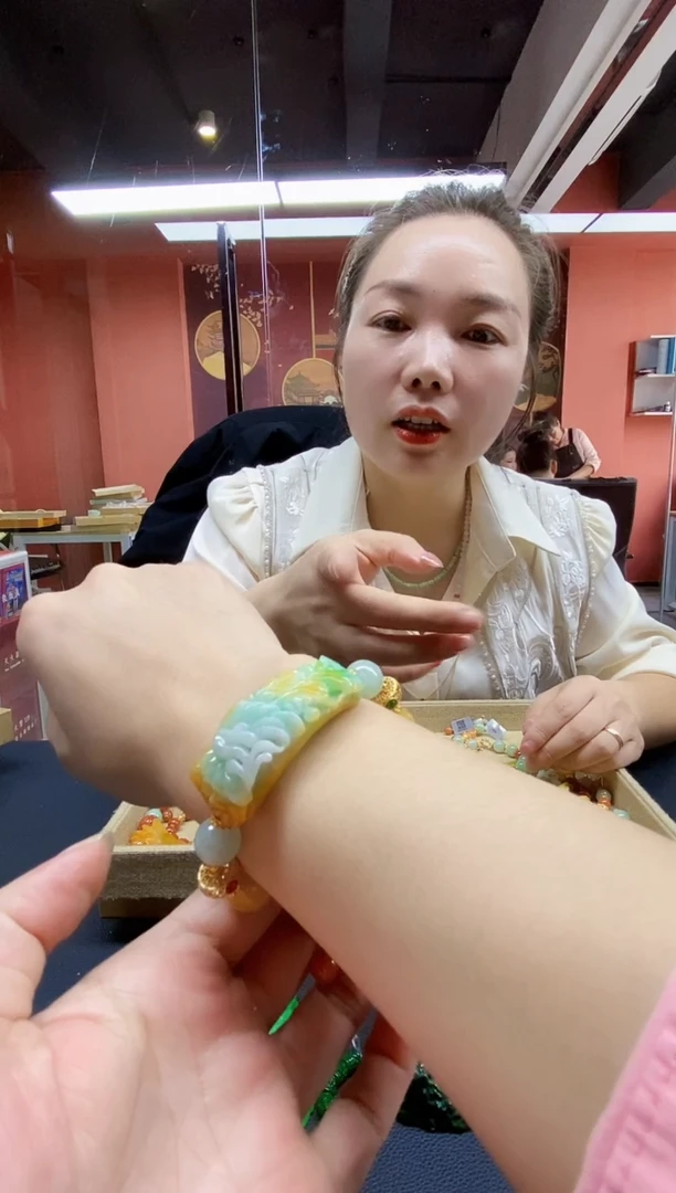 颈饰未镶嵌翡翠手牌