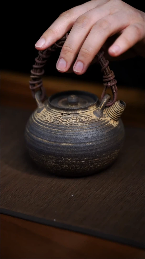 纯手工制作 黑紫砂提梁壶